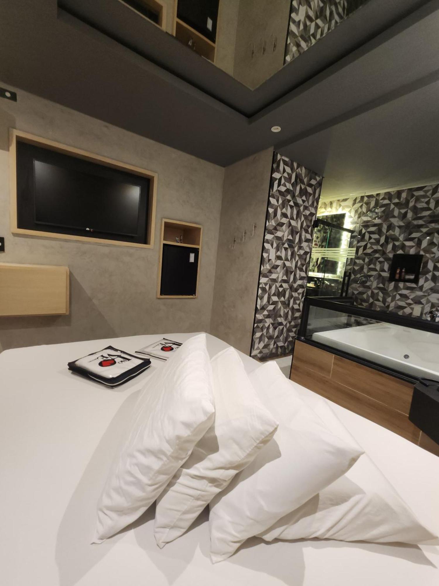 Hotel do amor So 3 *